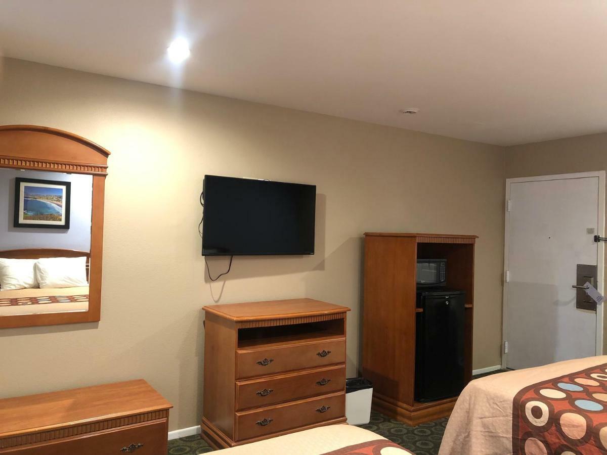 Tustin In Hotel Orange